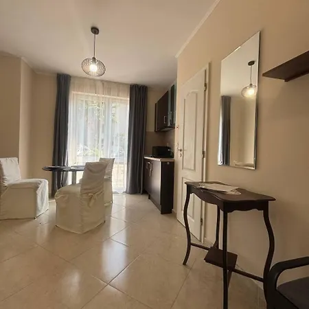 Dawn Park Deluxe 3* Napospart