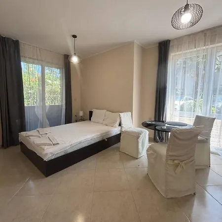 Apartmanhotel Dawn Park Deluxe 3*