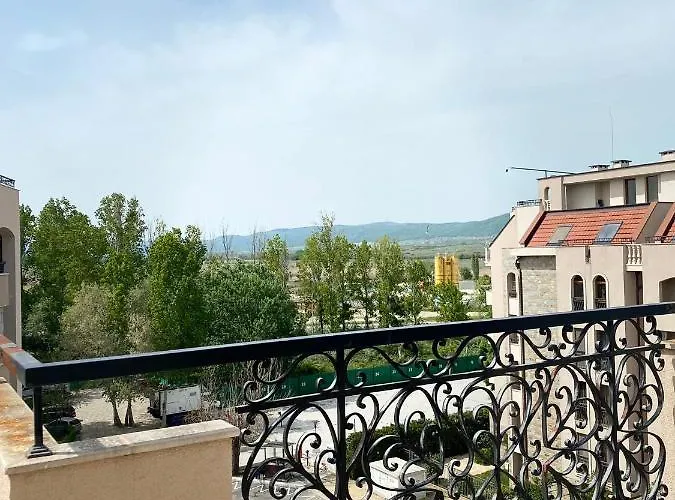 Dawn Park Deluxe Aparthotel