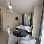 Dawn Park Deluxe ساني بيتش