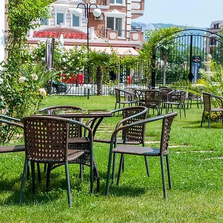 Dawn Park Deluxe Lägenhetshotell Slăntjev Brjag