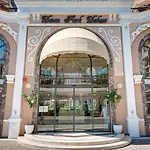 Dawn Park Deluxe Aparthotel 3*