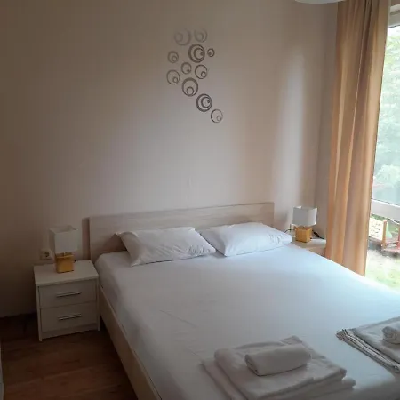 Dawn Park Deluxe アパートホテル 4*