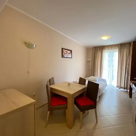 アパートホテル Dawn Park Deluxe 4*